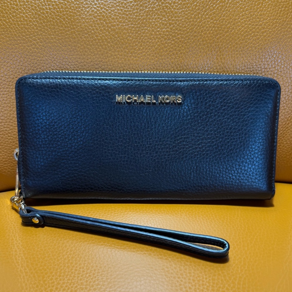 NWOT Michael Kors Wrislet